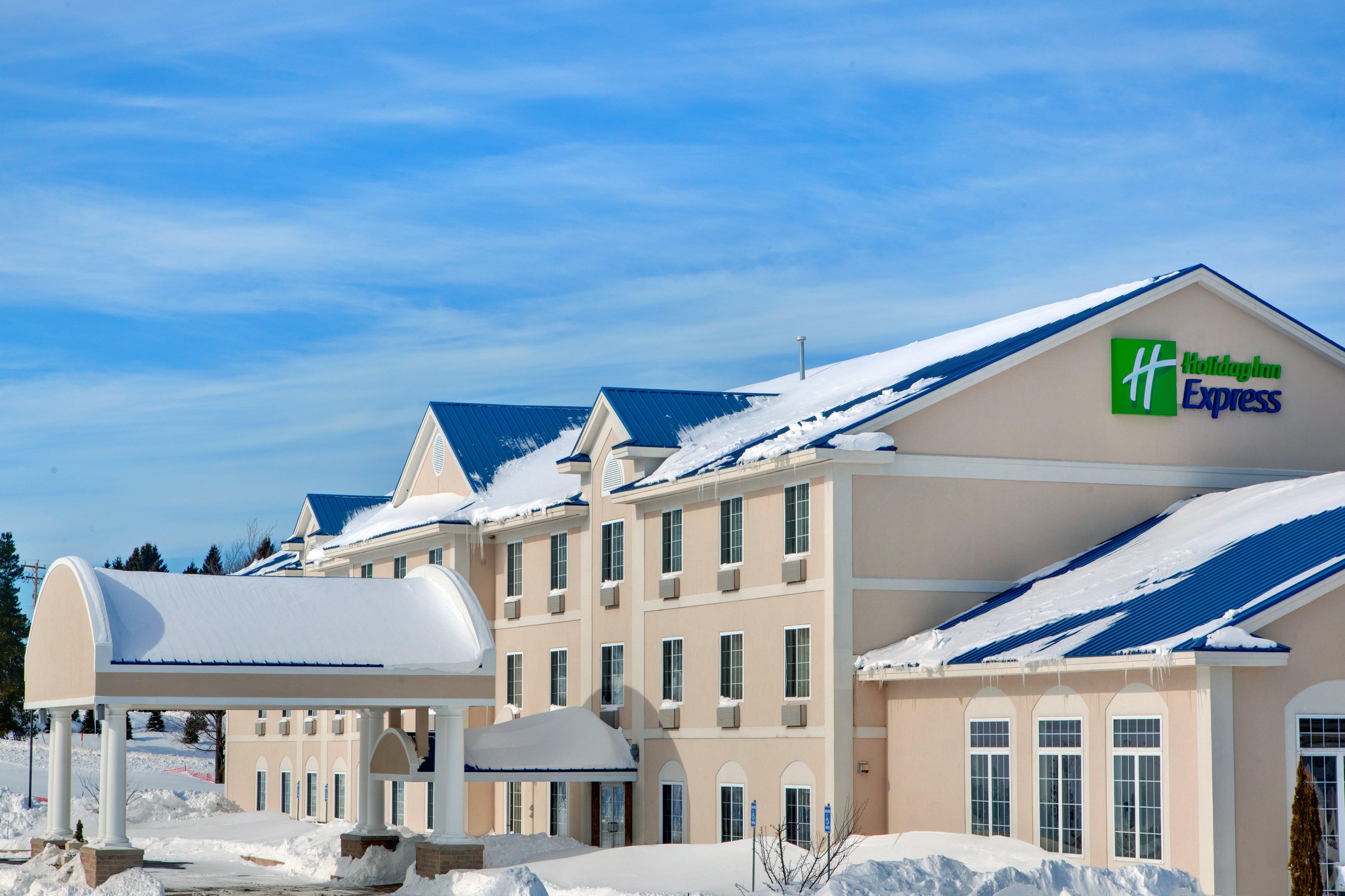Holiday Inn Express Hotel & Suites Cadillac By Ihg Ngoại thất bức ảnh