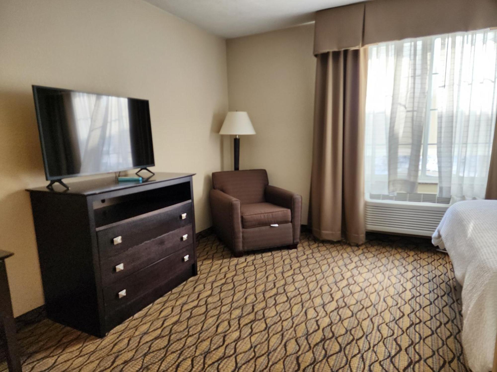 Holiday Inn Express Hotel & Suites Cadillac By Ihg Ngoại thất bức ảnh