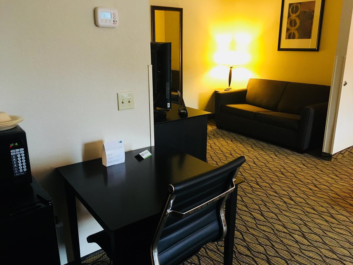 Holiday Inn Express Hotel & Suites Cadillac By Ihg Ngoại thất bức ảnh