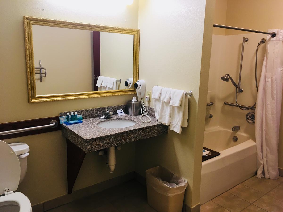 Holiday Inn Express Hotel & Suites Cadillac By Ihg Ngoại thất bức ảnh