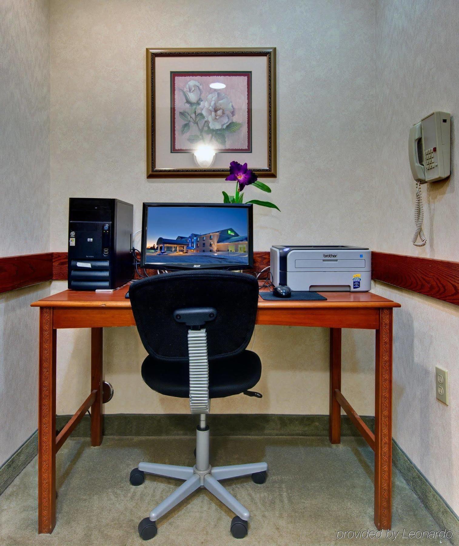 Holiday Inn Express Hotel & Suites Cadillac By Ihg Ngoại thất bức ảnh